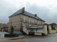 la fontaine devant la mairie