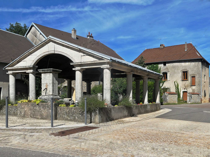 Le lavoir fontaine - Oiselay-et-Grachaux