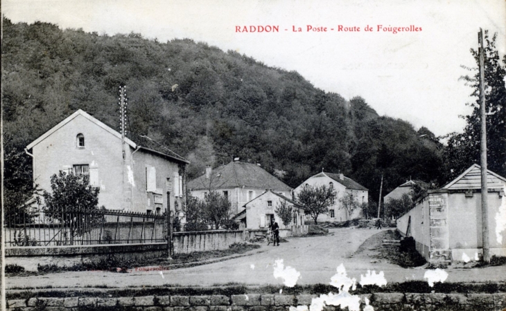 La Poste - Route de Fougerolles, vers 1910 (carte postale ancienne). - Raddon-et-Chapendu