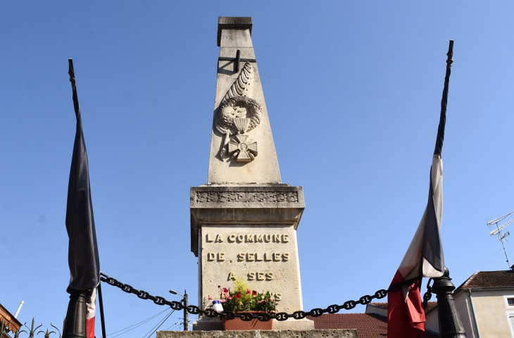 Monument-aux-Morts - Selles