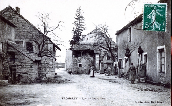 Rue de Bonboillon, vers 1912 (carte postale ancienne). - Tromarey