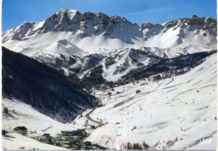 Le Village de Sainte-Marie et la station (carte postale de 1980) - Vars