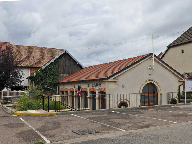 La mairie dans l'ancien lavoir - Venère