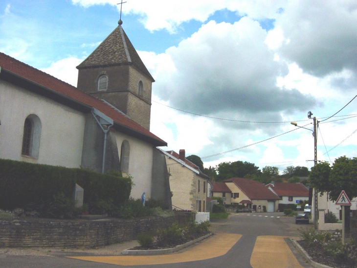 Entree du village coté Oiselay et église - Villers-Bouton