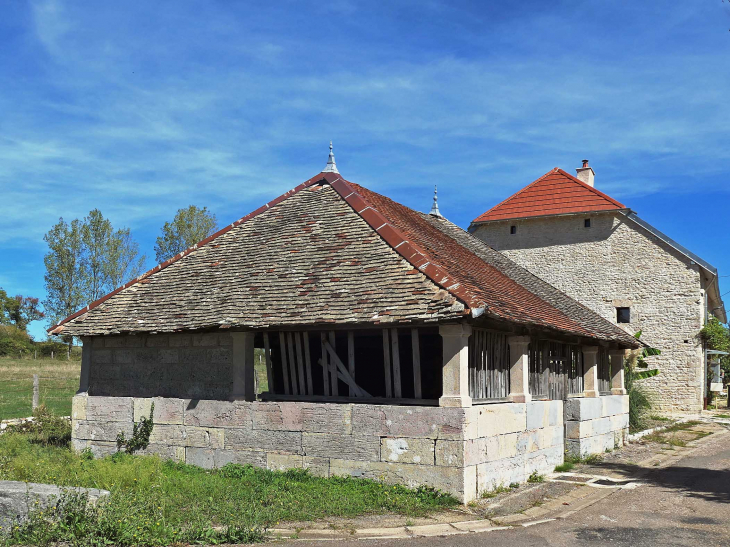 Dans le village - Villers-Chemin-et-Mont-lès-Étrelles