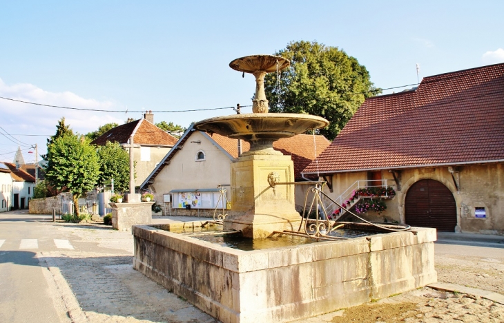 Fontaine - Aiglepierre