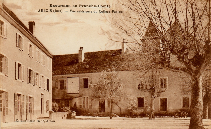 Cour du lycée Pasteur - Arbois