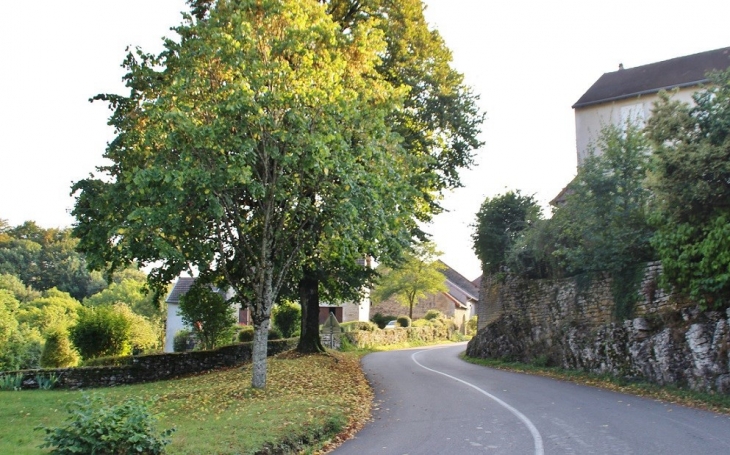 Le Village - Château-Chalon