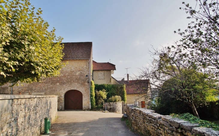 Le Village - Château-Chalon