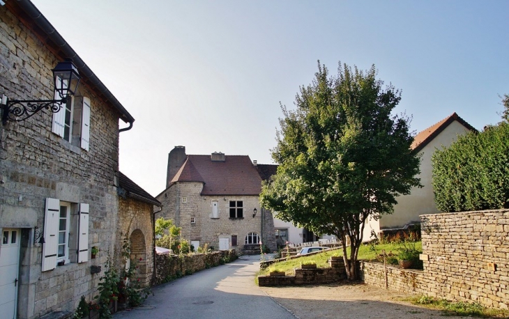 Le Village - Château-Chalon