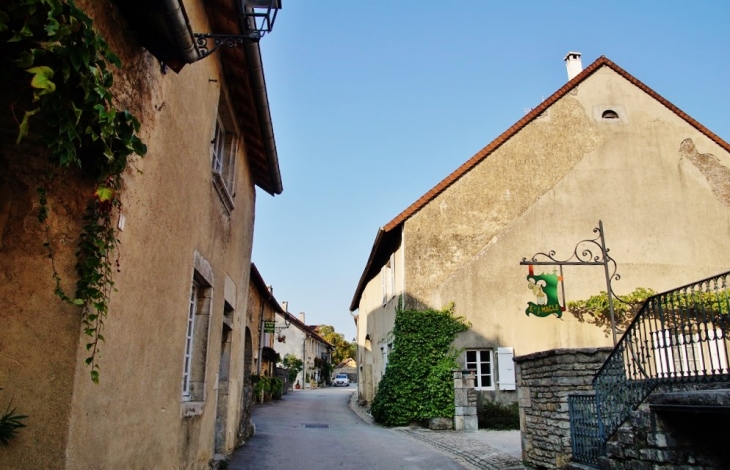 Le Village - Château-Chalon