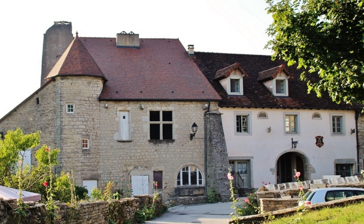 Le Village - Château-Chalon