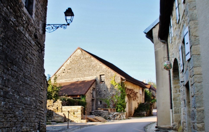 Le Village - Château-Chalon