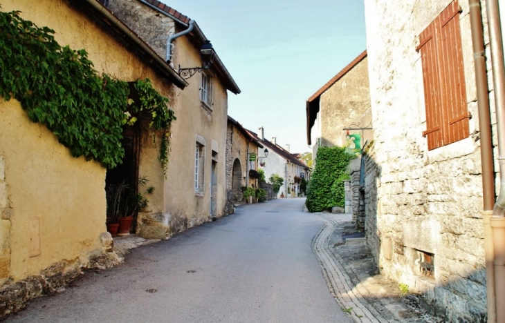 Le Village - Château-Chalon