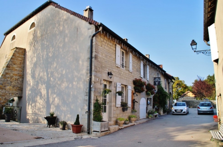 Le Village - Château-Chalon