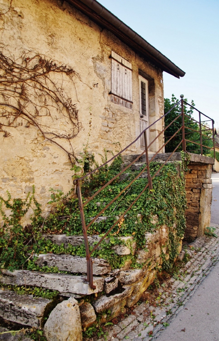 Le Village - Château-Chalon