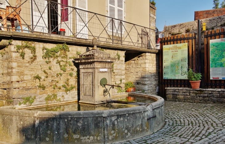 Fontaine - Château-Chalon