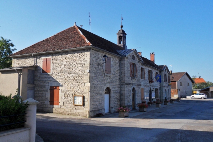 Mairie de Crotenay.