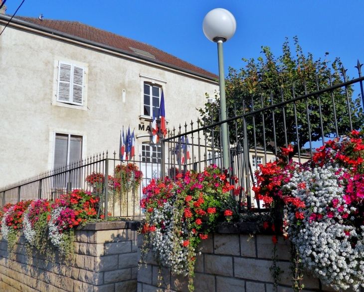 Dole-Goux.Jura.Mairie