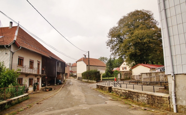 Le Village - Esserval-Tartre