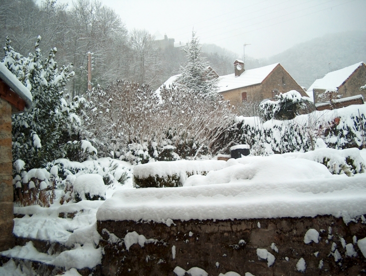 Le Château couvert de neige - Frontenay