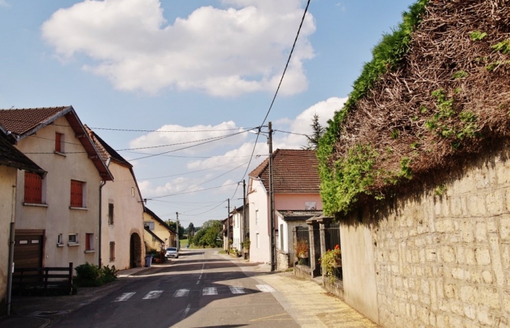 Le Village - Grozon