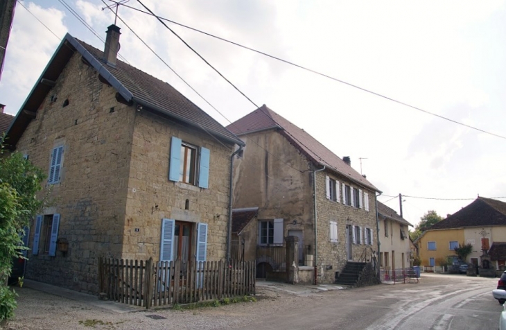 Le Village - Grozon