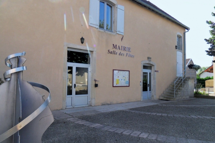 Mairie de Larnaud.