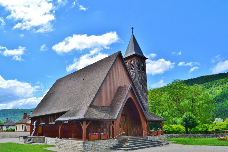 L'église ( Entièrement construite en Bois ) - Lavancia-Epercy