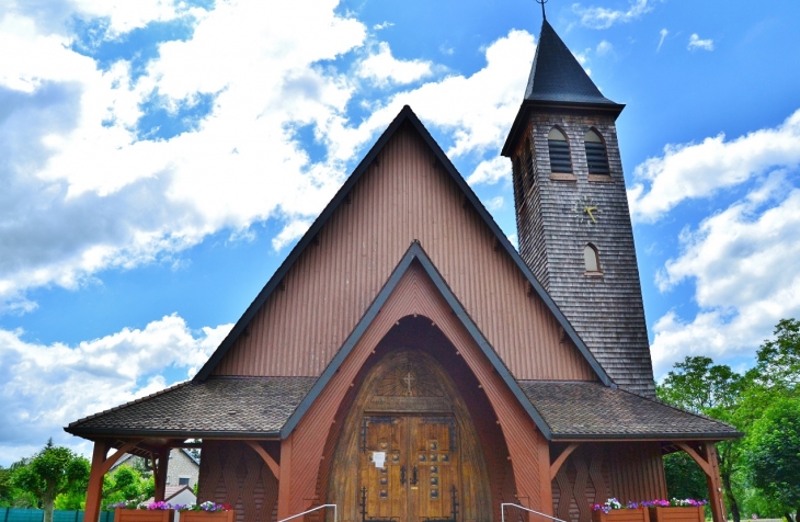 L'église ( Entièrement construite en Bois ) - Lavancia-Epercy