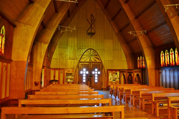 L'église ( Entièrement construite en Bois ) - Lavancia-Epercy