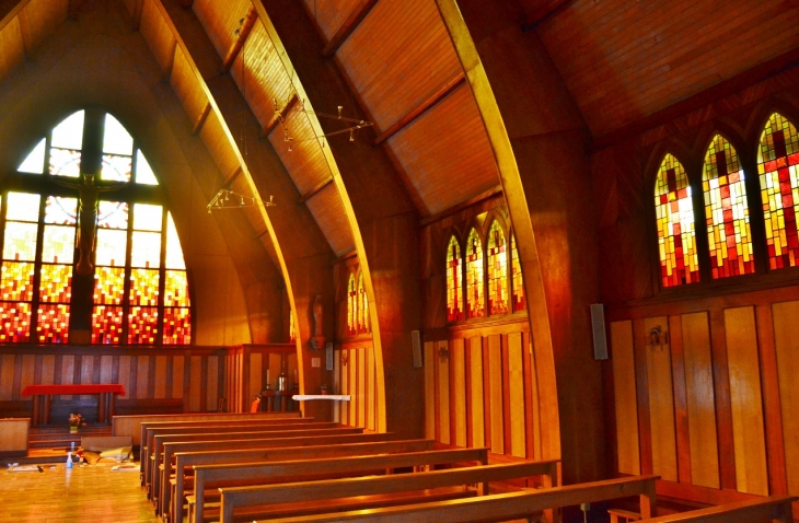 L'église ( Entièrement construite en Bois ) - Lavancia-Epercy