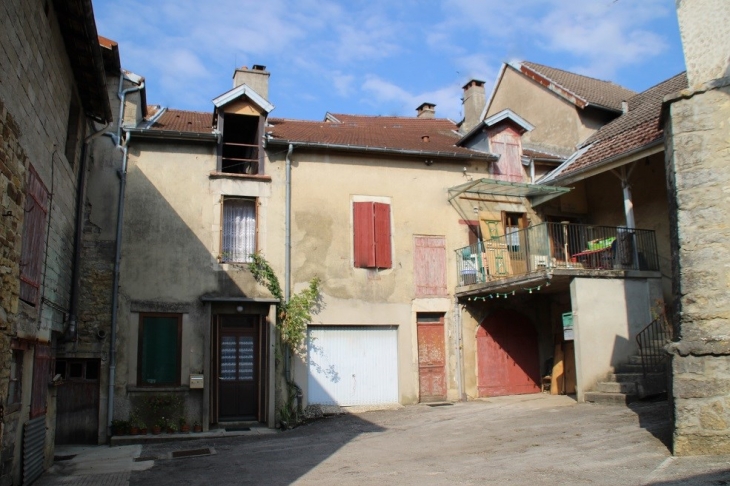 Le Village - Lavigny