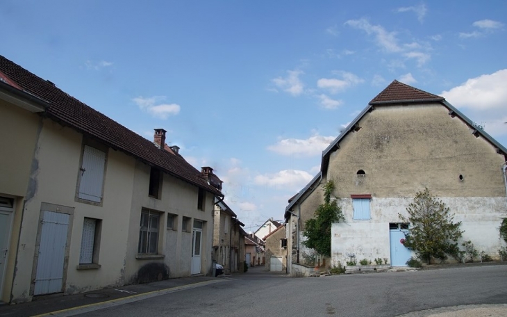 Le Village - Lavigny