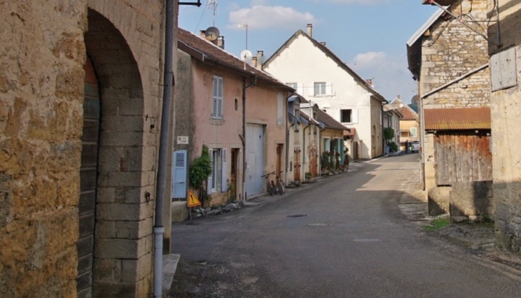 Le Village - Lavigny