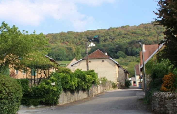 Le Village - Lavigny