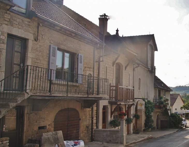 Le Village - Lavigny