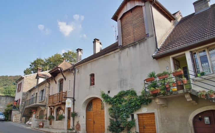 Le Village - Lavigny