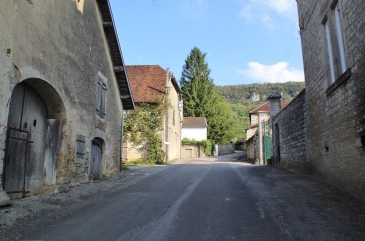 Le Village - Lavigny