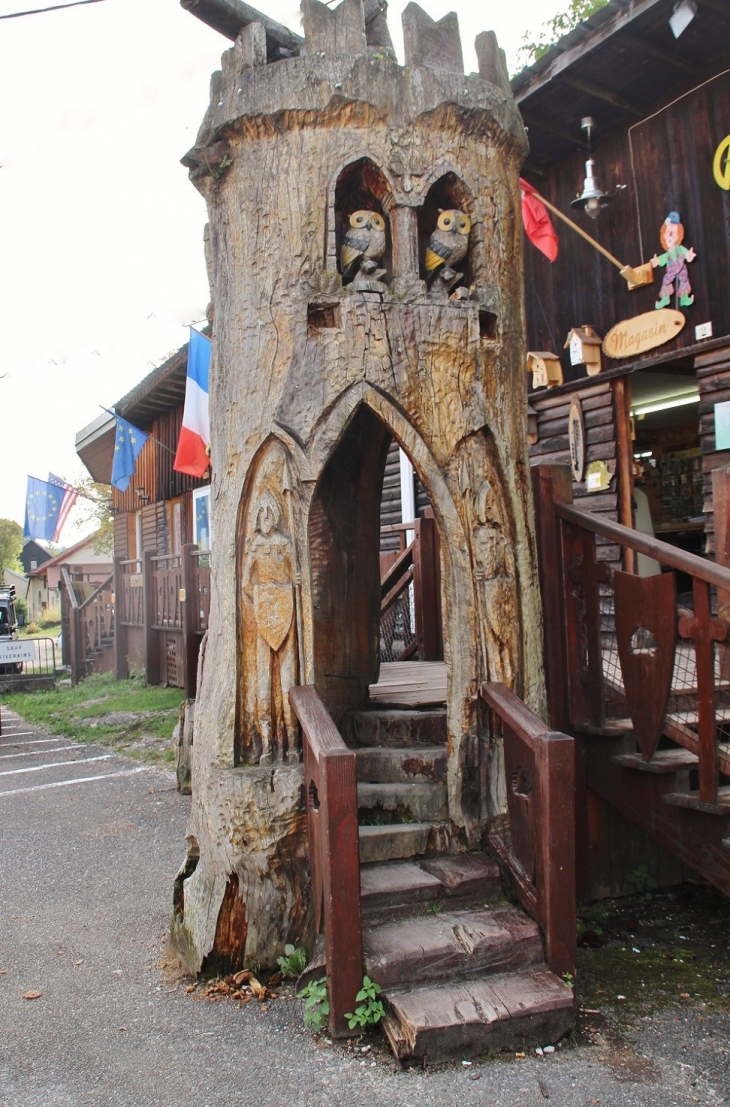 Le Village ( Sculpture ) - Le Frasnois