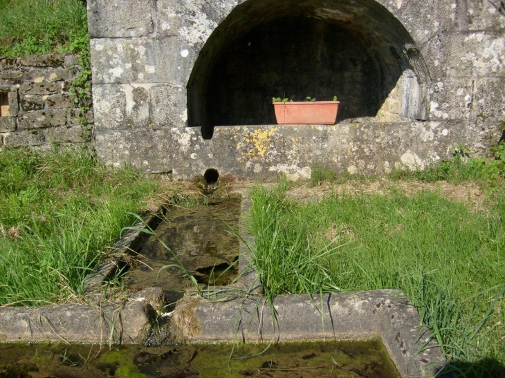 Fontaine abandonnée - Mantry