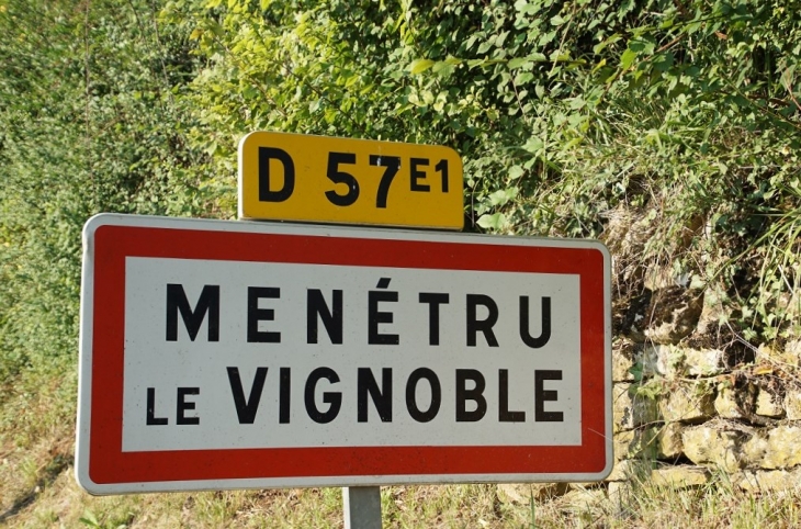  - Menétru-le-Vignoble