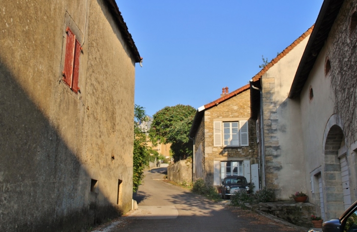 Le Village - Menétru-le-Vignoble