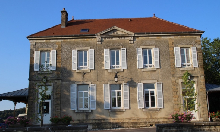 La Mairie - Menétru-le-Vignoble