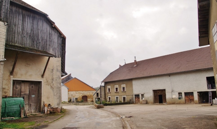 Le Village - Mièges