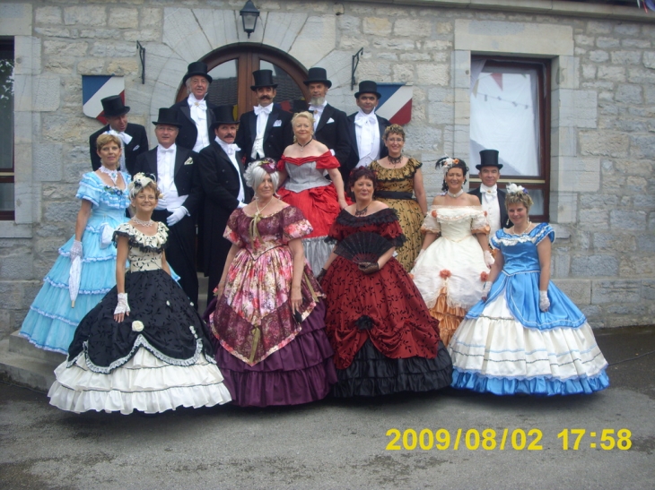 Groupe en costume - Mont-sous-Vaudrey