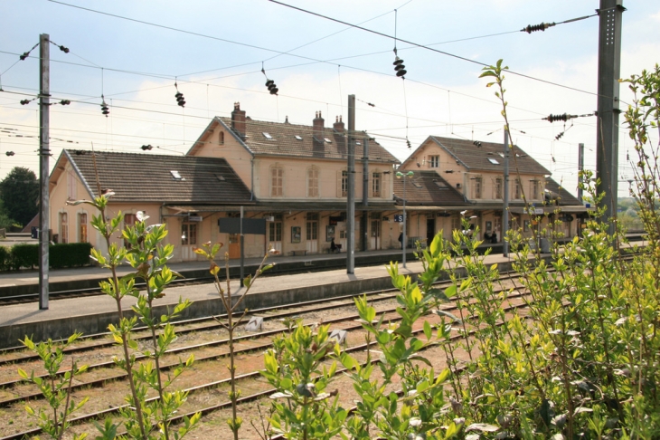 La gare, tête d'un carrefour ferroviaire - Mouchard