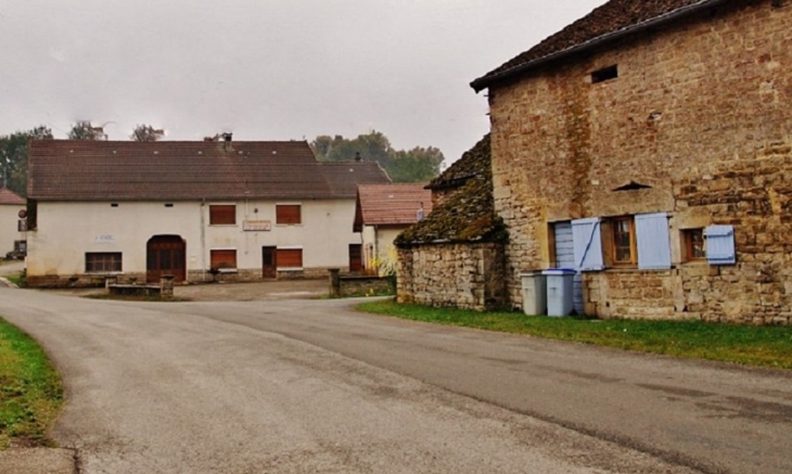 Le Village - Picarreau