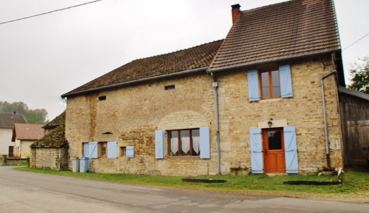 Le Village - Picarreau