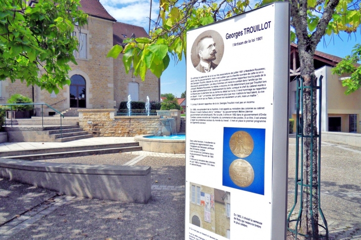 Plainoiseau,Jura.Rue Trouillot